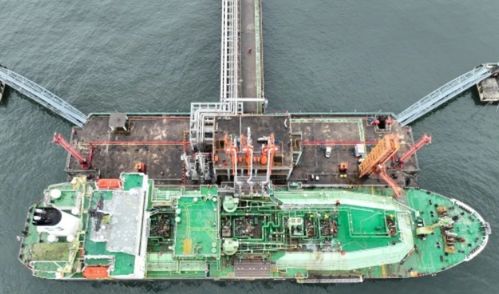 广西防城港LNG成功接卸第100船LNG